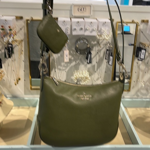 Kate Spade Rosie Crossbody
K5807 Pebbled Leather
Enchanted
NWT - Picture 6 of 16